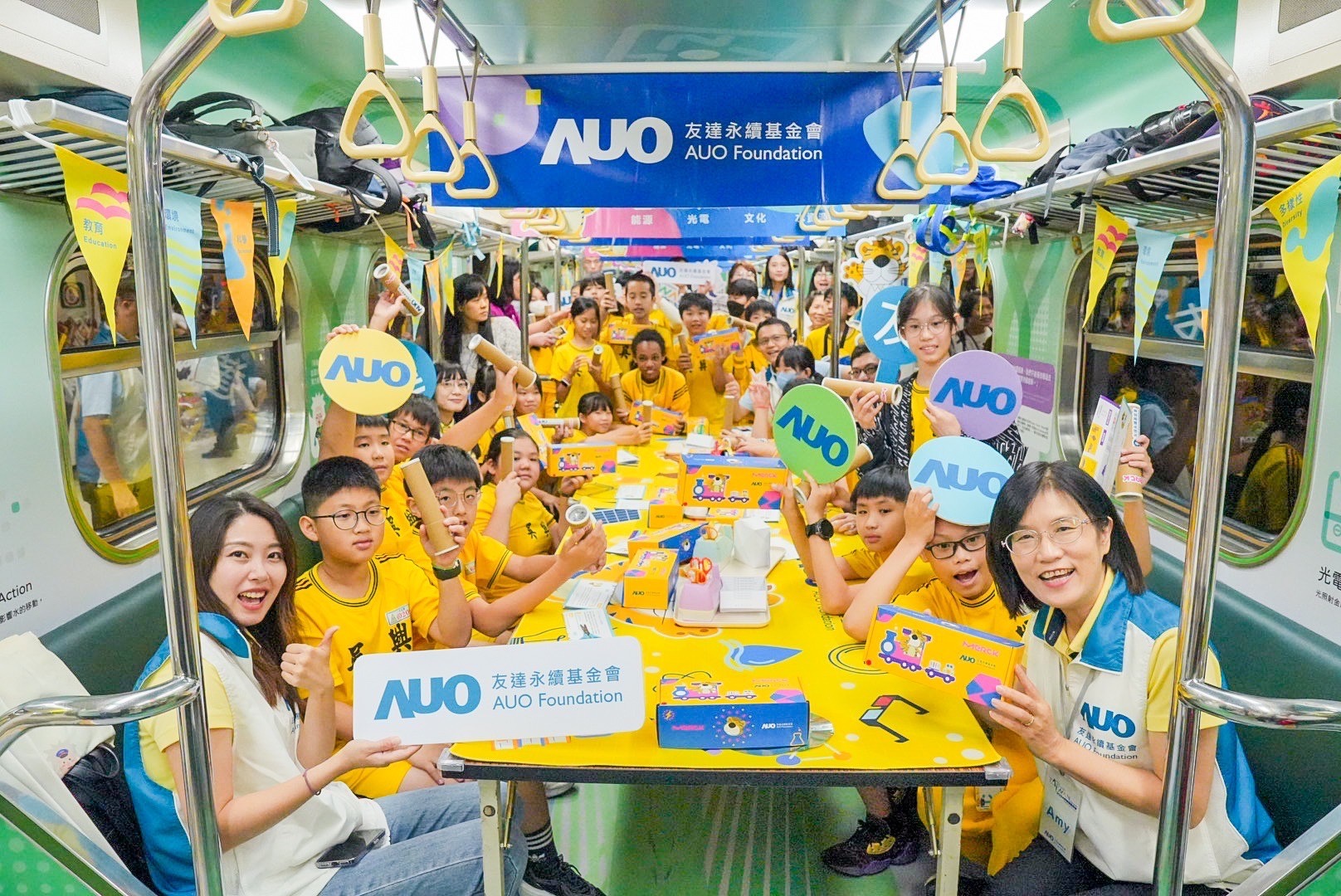 友達永續基金會響應國科會推動的「臺灣科普環島列車」正式啟航，透過「生活中的科學」車廂課程設計，展開為期6天巡迴全臺17個縣市、停靠32站的移動式科普之旅